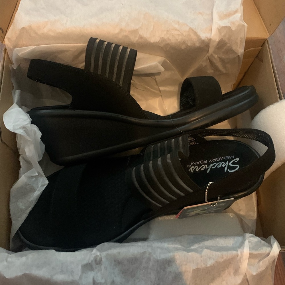 memory foam sketchers sandal heels